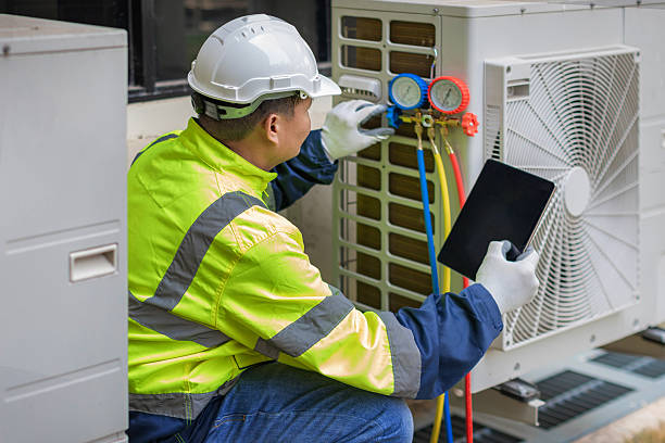 Professional Hvac technician working in Bath, MI